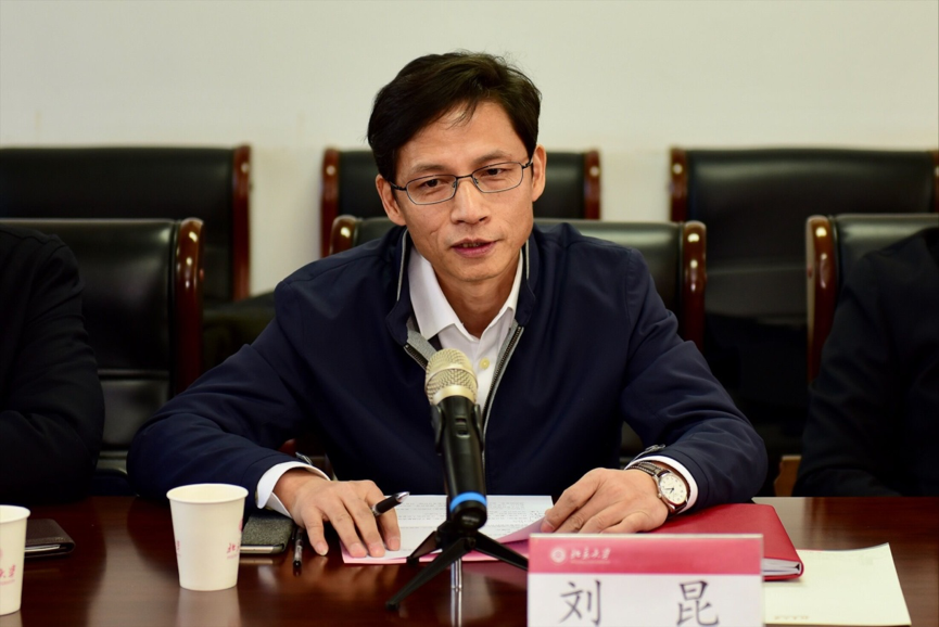 中央,国务院授予100位改革先锋的称号,其中屠呦呦,王选,陈景润,胡福民