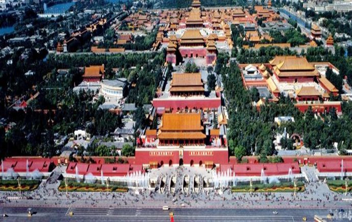 C:UsersAdminMusic太庙起源变迁图太庙处于中轴的核心位置-紫禁城左祖右社航拍图_看图王.jpg