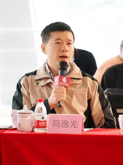/Users/apple/Desktop/通稿/照片/第二场/简逸光.jpeg简逸光
