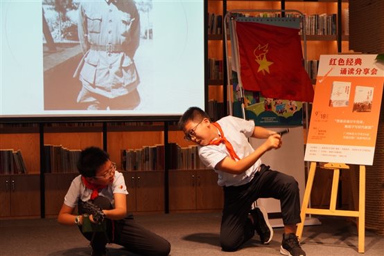 卓然小学165班情景再现红军过湘江.JPG