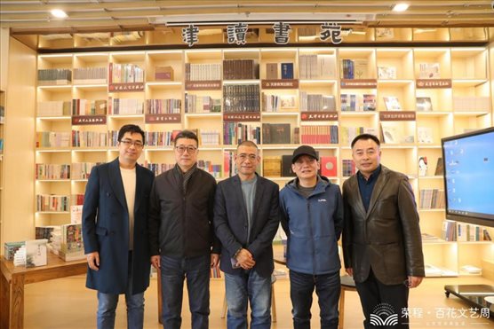 与会嘉宾合影留念