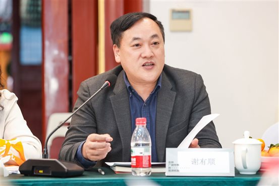 谢有顺  中山大学教授，广东省文艺评论家协会常务副主席