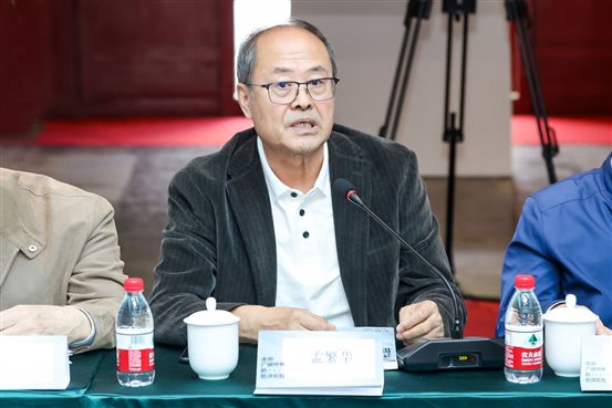 孟繁华  沈阳师范大学特聘教授，中国当代文学研究会监事长
