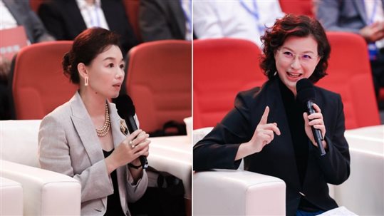 图片包含 人, 桌子, 人们, 西装&#xA;&#xA;描述已自动生成