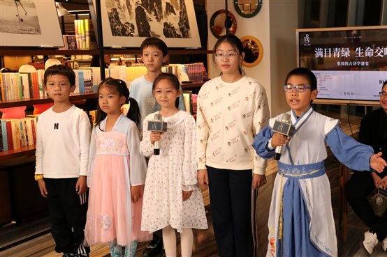 E:黄方也做书张炜古诗学六书六书发布会现场照片北京小记者团的小朋友们朗诵诗歌.jpg
