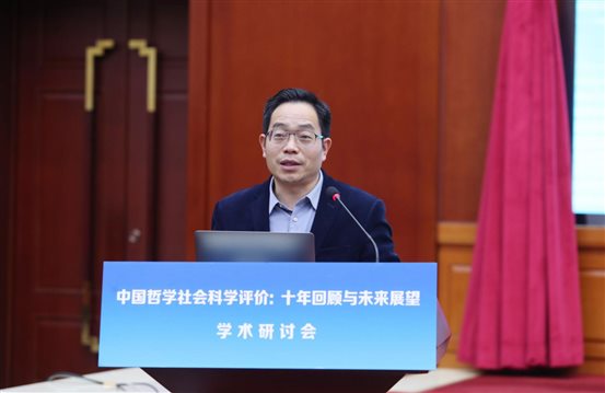 中国人民大学党委常委、副校长冯仕政作主题发言