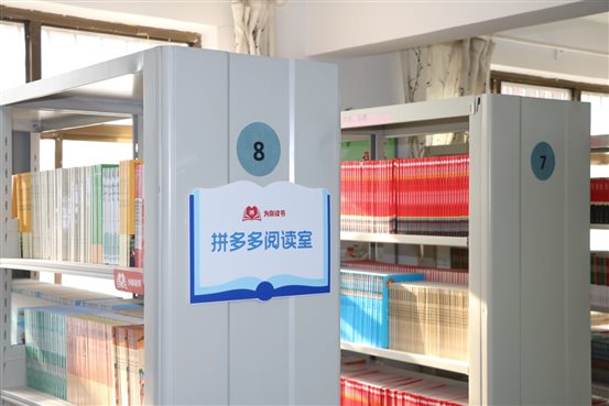 房间里的冰箱&#xA;&#xA;中度可信度描述已自动生成