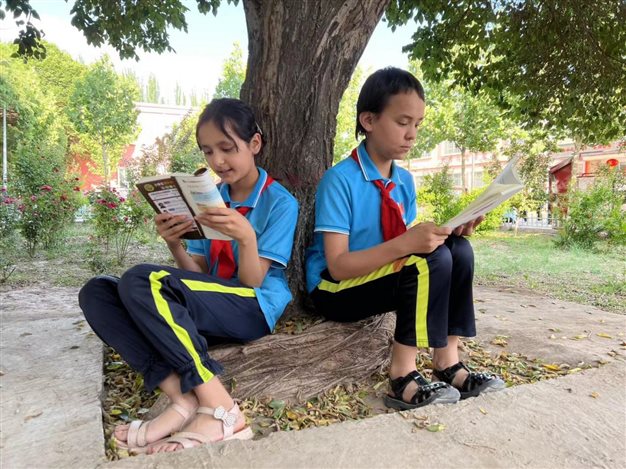 小孩们在公园里&#xA;&#xA;描述已自动生成