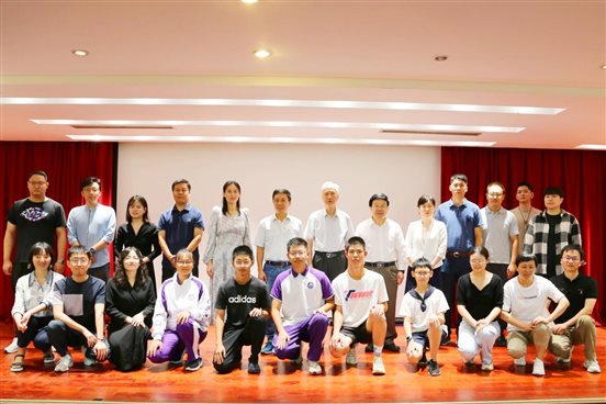 新书发布会合影1