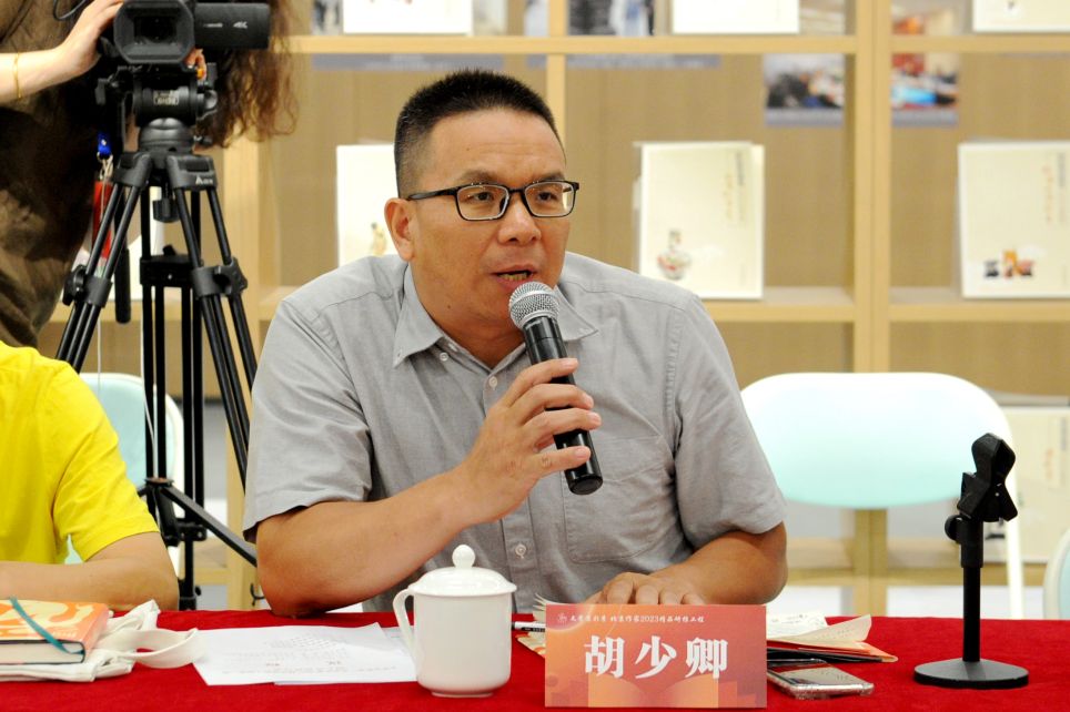 16当代诗人、学者，对外经贸大学中文学院教授胡少卿.jpg