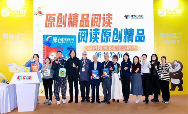 图2（现场合影）.jpg