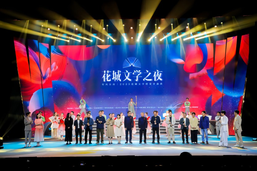 花城文学之夜是国内首台以“文学”为主题的沉浸式情景歌舞剧。.jpg