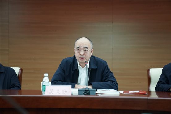 1.吴义勤