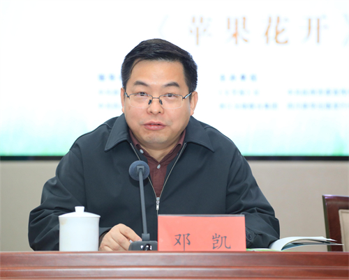 邓凯.JPG