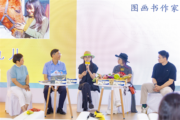 新书发布会现场与会嘉宾分享感受.jpg