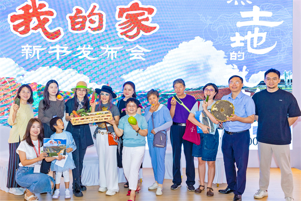 现场嘉宾及读者合影留念.JPG