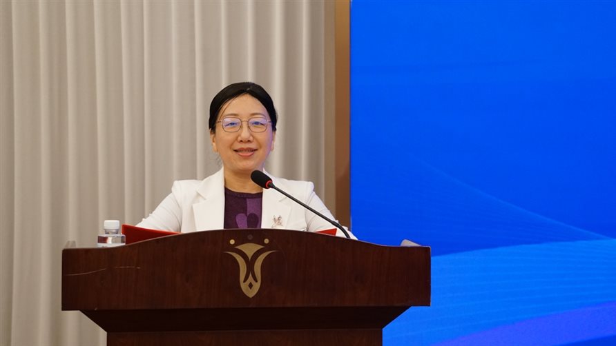 A person standing at a podium

AI-generated content may be incorrect.