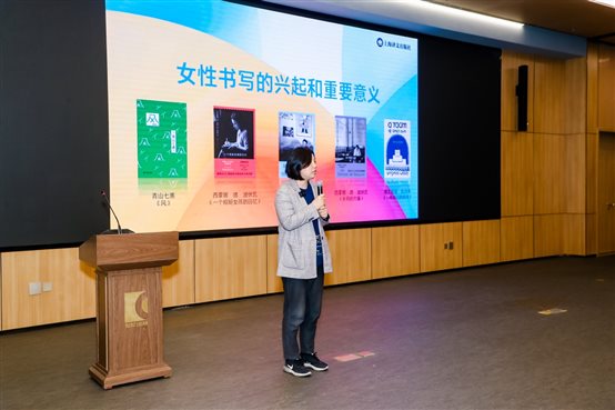 小孩站在电视前&#xA;&#xA;AI 生成的内容可能不正确。