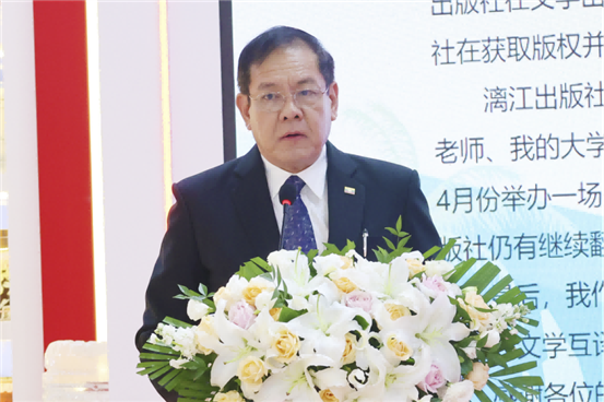 4.缅甸宣传部印刷与出版司文学宫总编辑吴多觉发言