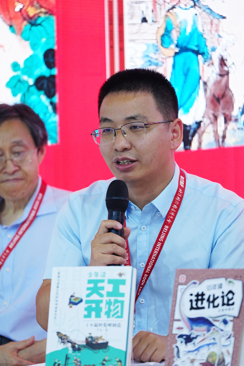 李亮.jpg