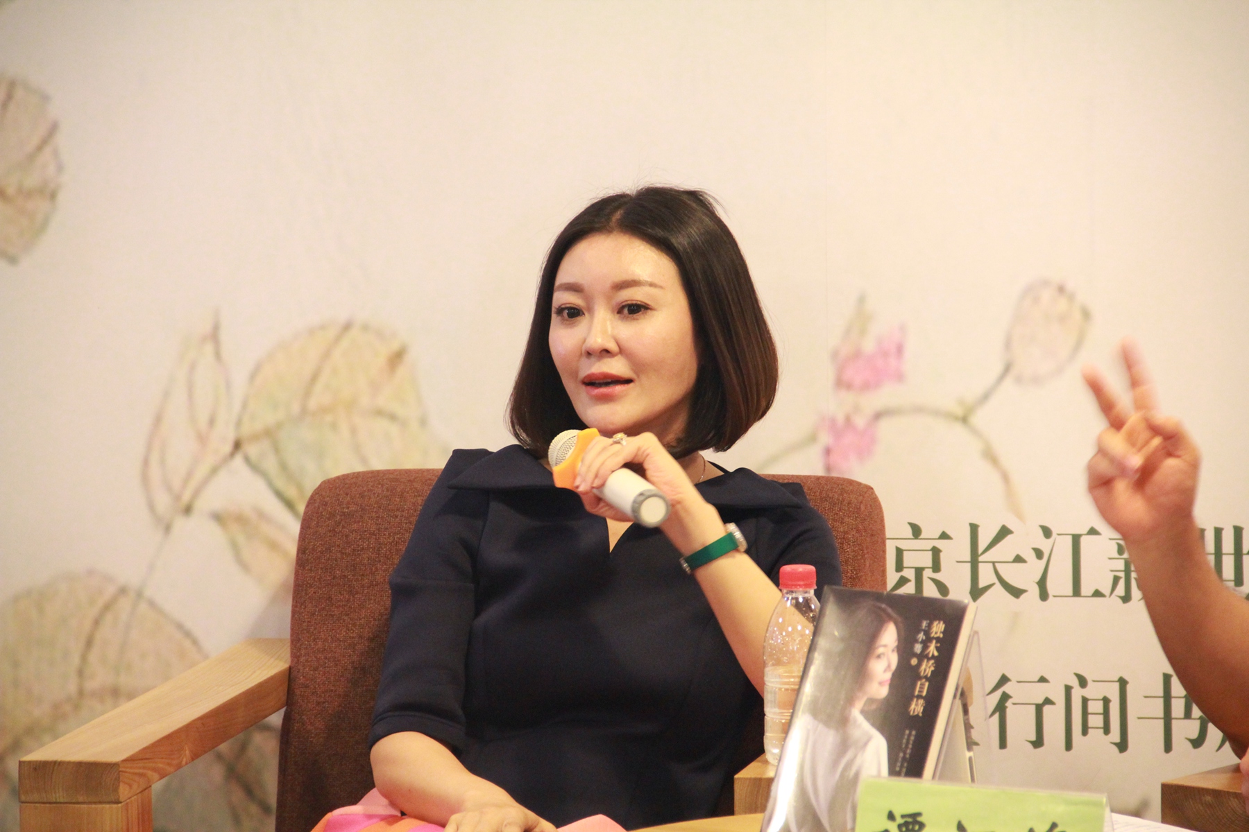 44005c75-4a1b-4e71-8b2d-bdbf4291c64e.jpg 王小骞1.jpg