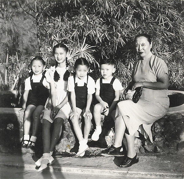 张幼仪和孙子孙女在香港_副本.jpg