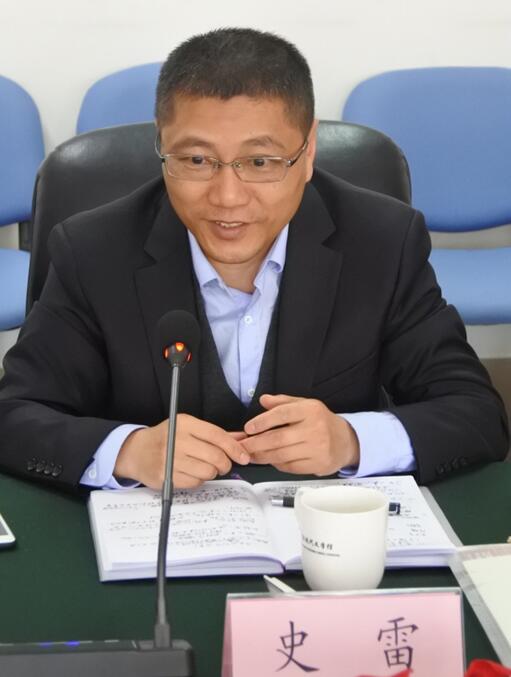 最后,儿童文学作家史雷向中国作协,安徽少年儿童出版社和出席研讨会的