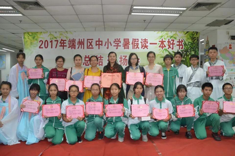 广东省肇庆市第五中学以激发学生阅读兴趣为重点