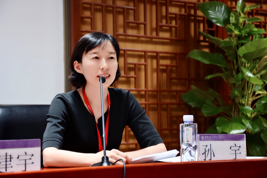 孙宇副总编辑介绍富媒体教育产品解决方案黄建宇教授做报告张岫美理事