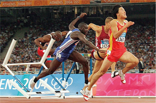 人跳起来

中度可信度描述已自动生成