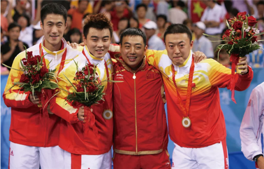 一群穿着球衣的人

描述已自动生成