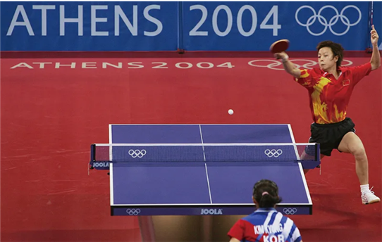 图片包含 人, 运动, 球拍, 乒乓球

描述已自动生成