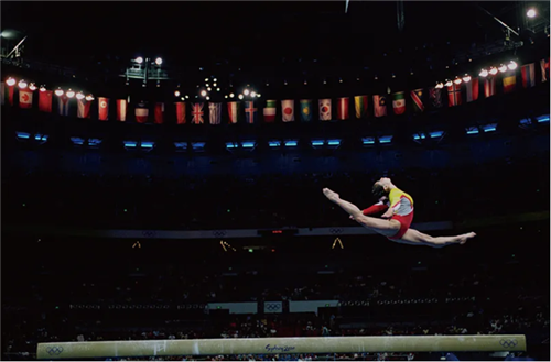 图片包含 运动, 男人, 球, 跳

描述已自动生成