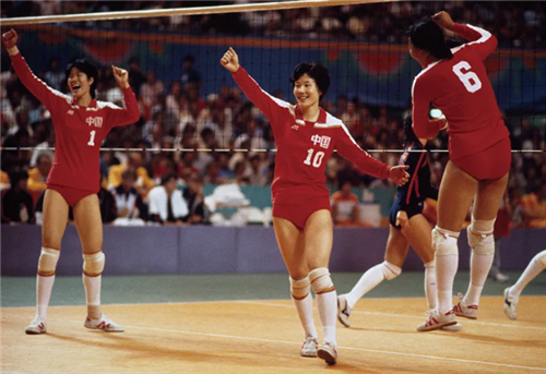 图片包含 人, 运动, 体育, 女人

描述已自动生成