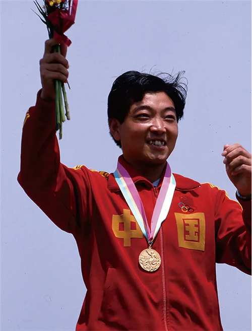 人拿着手机

中度可信度描述已自动生成