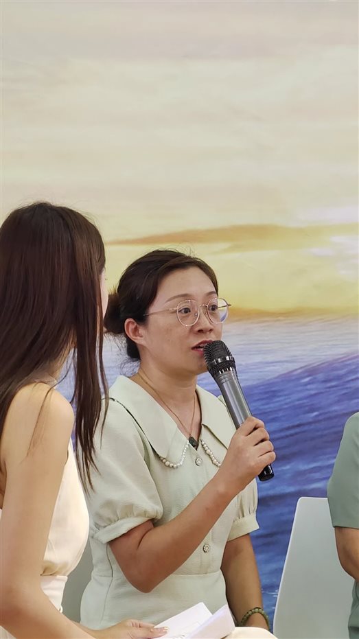 嘉宾 邹丽娜另一位嘉宾"山东最美军嫂""维和英雄杨树鹏的妻子"邹丽娜