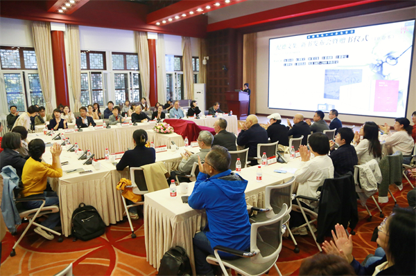 发布会.jpg 发布会.jpg