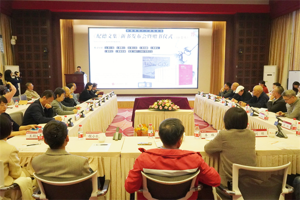 花城出版社副总编辑陈宾杰致辞.jpg 花城出版社副总编辑陈宾杰致辞.jpg