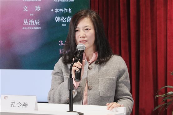 女人在唱歌

描述已自动生成