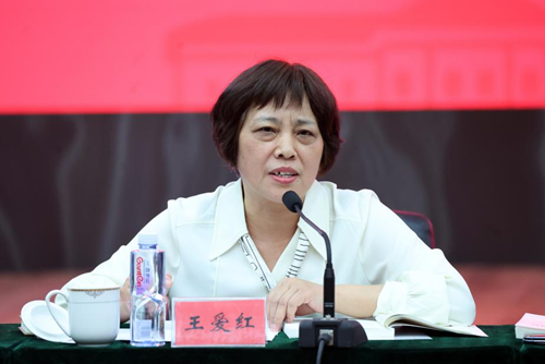 陈蕊在致辞中表示,这部作品围绕哈工大"八百壮士"群体这样一个新中国