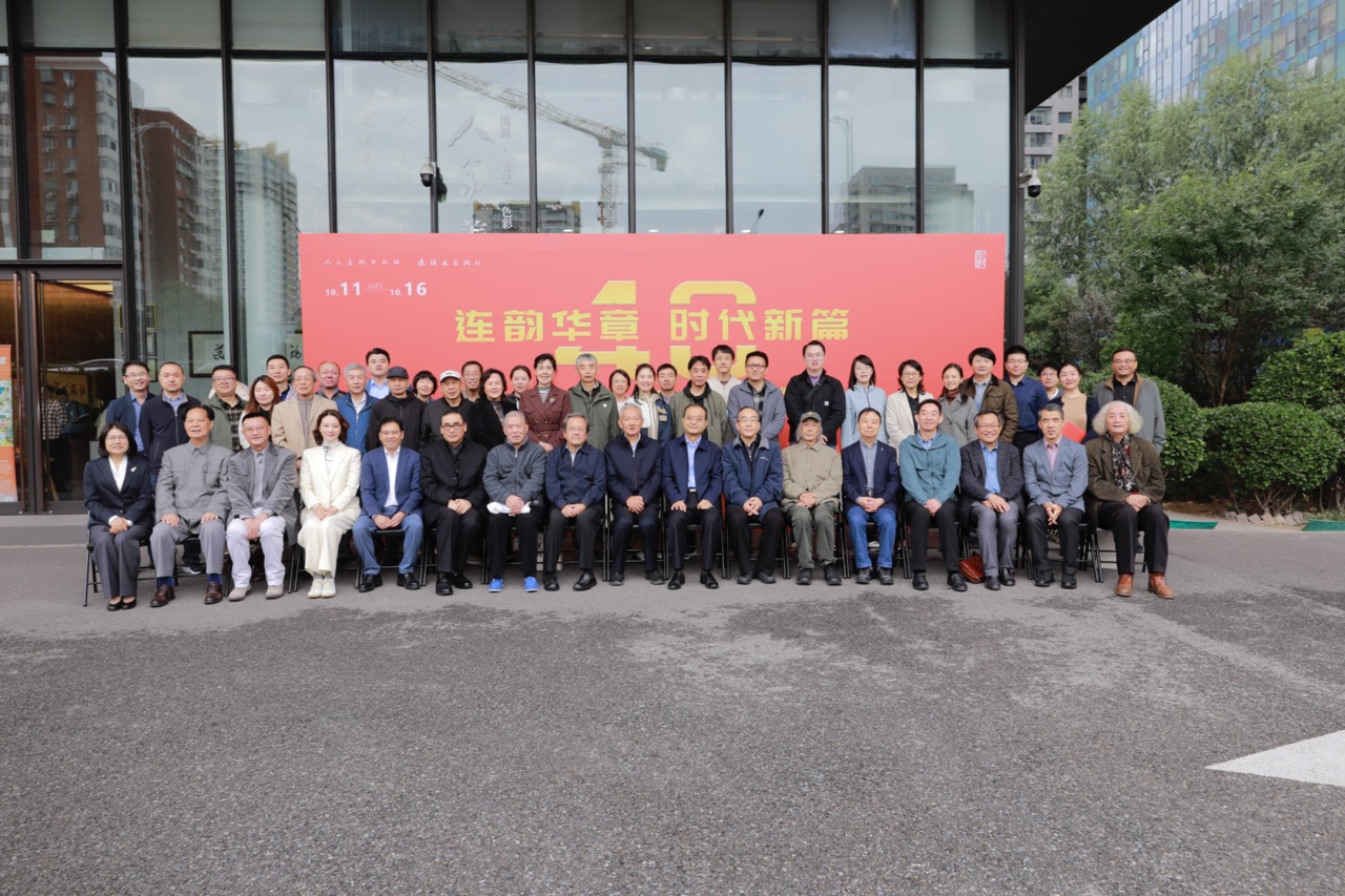 活动合影留念大.jpeg 活动合影留念大.jpeg