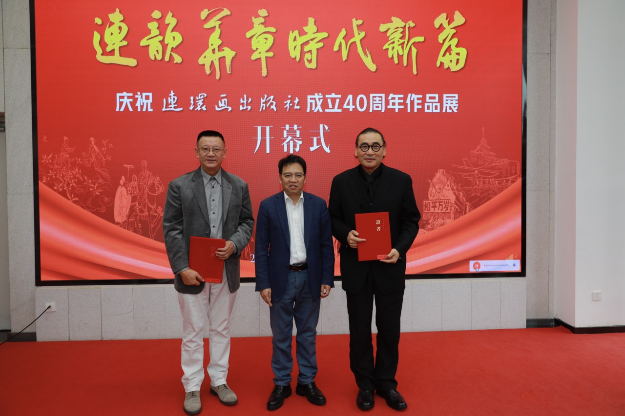 为艺术家颁发参展证书和捐赠证书大.jpeg 为艺术家颁发参展证书和捐赠证书大.jpeg