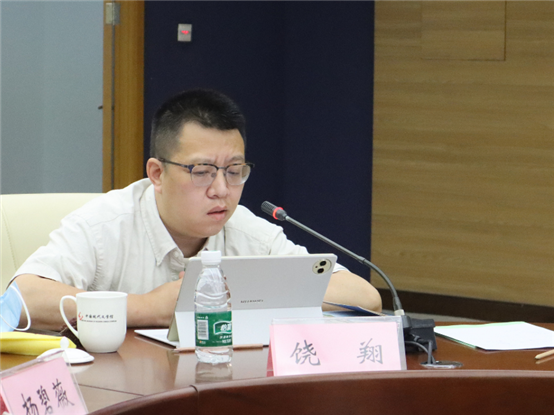 《光明日报》文化周末主编 饶翔