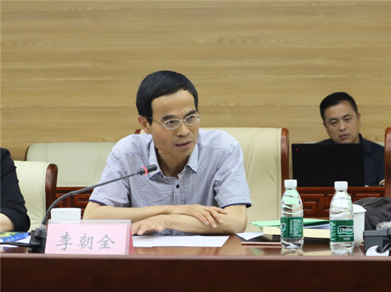 中国作家协会创作研究部副主任、研究员，中国报告文学学会副会长 李朝全