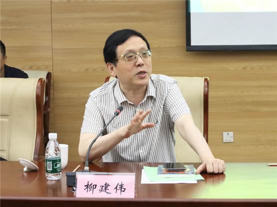 第六届茅盾文学奖得主，八一电影制片厂原厂长，中国文字著作权协会会长  柳建伟