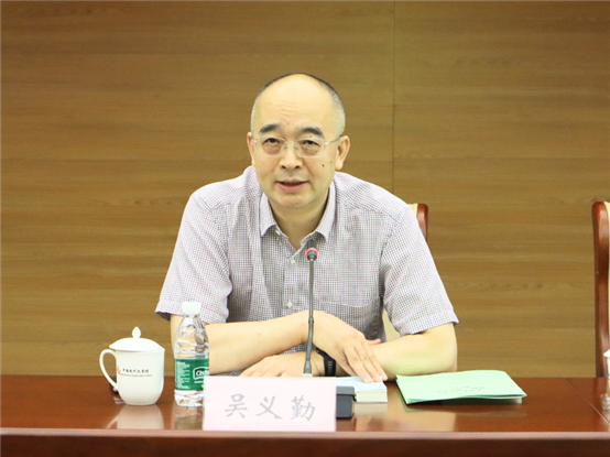 中国作家协会党组成员、副主席、书记处书记  吴义勤