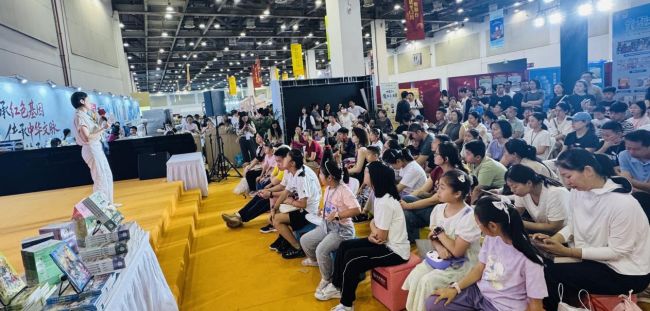 “汤小团”十周年读者见面会在江苏书展现场举行_快讯_中国出版传媒商报