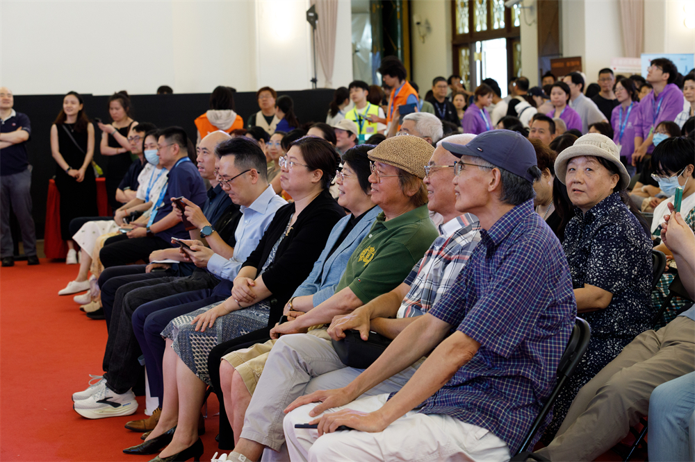 《林放不老》新书首发式暨读者见面会活动现场.jpg 《林放不老》新书首发式暨读者见面会活动现场.jpg