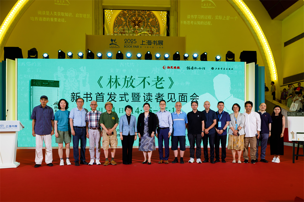 嘉宾合影.jpg 嘉宾合影.jpg