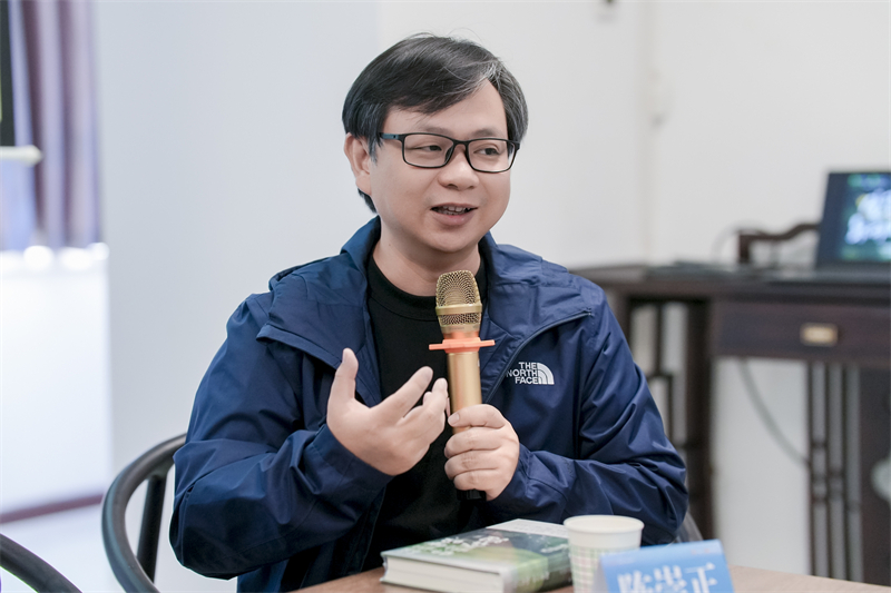 4.活动主持,著名作家陈崇正.jpg 4.活动主持,著名作家陈崇正.jpg